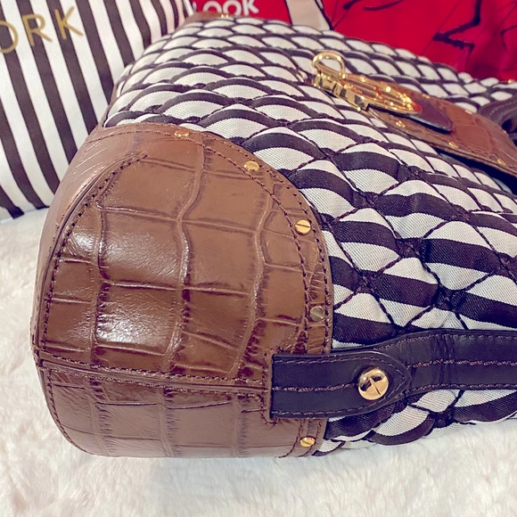 HENRI BENDEL CENTENNIAL HOBO-QUILTED BAG & WALLET - Picture 3 of 9